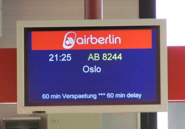 Der Flieger nach Oslo lässt auf sich warten.