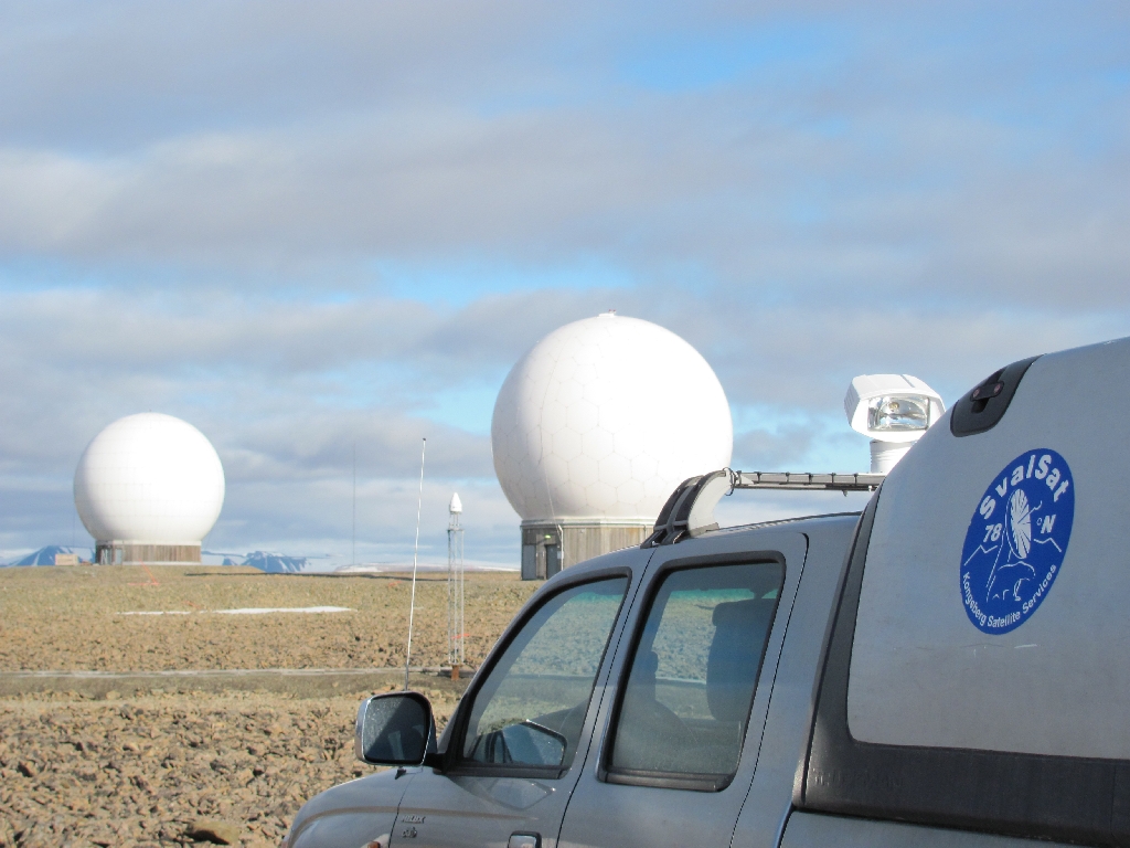 Der Kommunikationsanbieter Kongsberg betreibt auf dem Platåberget den „Golfplatz“ SvalSat