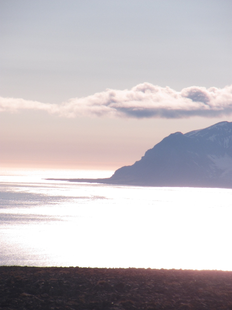 Isfjorden-Mündung mit Sonnenschein