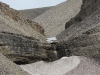 Steine, Eis und Wasser säumen den Weg durch die Berge