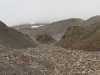 Steine liegen überall auf dem Weg nach Pyramiden