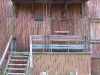 Ein Holzhaus im Stadtzentrum von Pyramiden